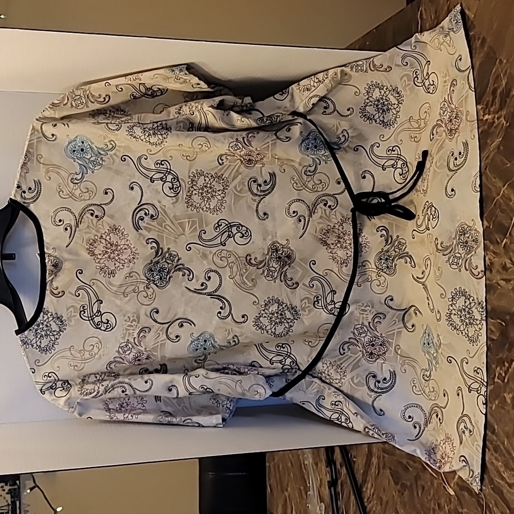Scrub top - Picture 4 of 4